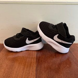 Infant Nike’s size 2